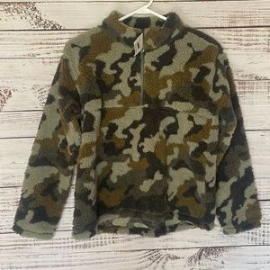 Treasure & Bond camo Sherpa pull over. Size XL (14/16)
